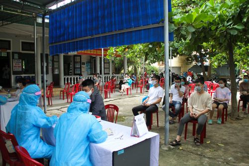 Quảng Trị: Tiến hành xét nghiệm nhanh Covid-19 cho người về từ vùng có dịch