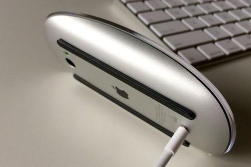 Những sáng tạo của Apple hứng nhiều 'gạch đá' từ iFan