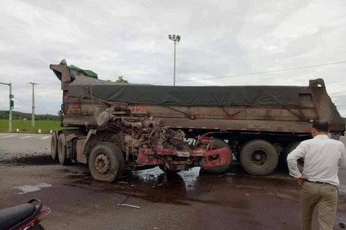Nam tài xế tử vong sau va chạm với xe khách
