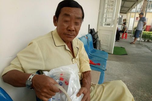 Hết thuốc, bệnh viện ép bệnh nhân tự mua