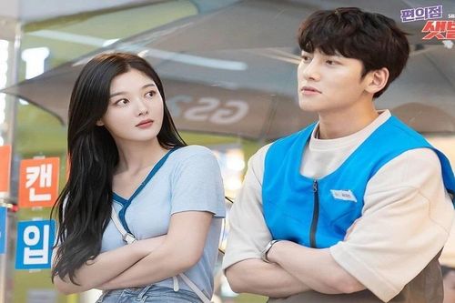 Bất ngờ với nhan sắc từ thuở nhỏ của nữ chính 'Cửa hàng tiện lợi Saet Byul'