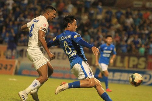 Fan ngoảnh mặt ở V-League: Ai phản bội tình yêu?