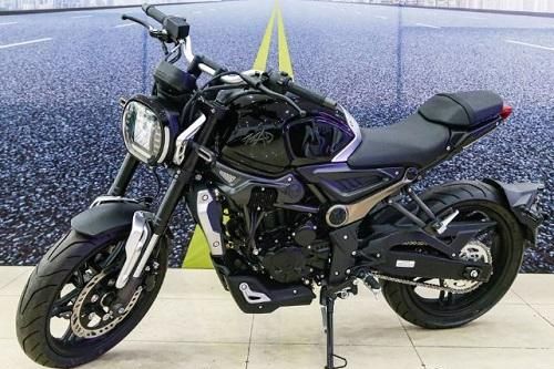 Môtô 300 phân khối, giá 75 triệu tại Việt Nam, cạnh tranh với Honda CB300R