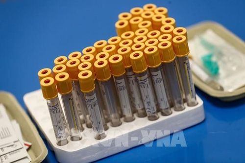 Anh triển khai hàng triệu bộ xét nghiệm phát hiện nhanh virus SARS-CoV-2