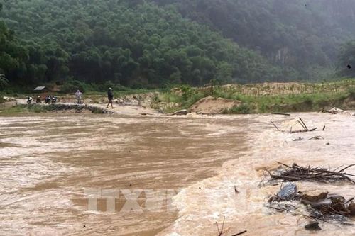Mưa lũ cuốn trôi một người ở Hòa Bình