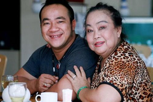 Diễn viên Hiếu Hiền nghẹn ngào nhớ mẹ - cố NSƯT Kim Ngọc, nhiều nghệ sĩ Việt không kìm được cảm xúc