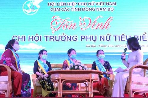 50 phụ nữ 'vác tù và' xuất sắc