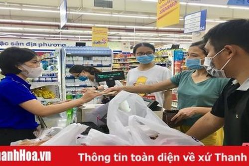 Nhiều người dân đeo khẩu trang phòng nguy cơ lây nhiễm COVID - 19