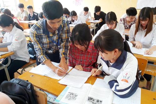 Trên 400 học sinh có hoàn cảnh khó khăn được hỗ trợ thi tốt nghiệp THPT