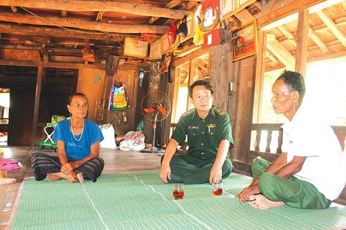 Những đảng viên gương mẫu