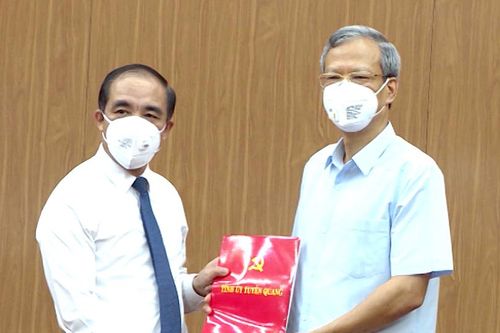 Công bố quyết định nghỉ hưu đối với đồng chí Chủ tịch UBND tỉnh Phạm Minh Huấn