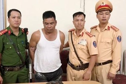 Con nghiện đi mua ma túy đụng phải CSGT