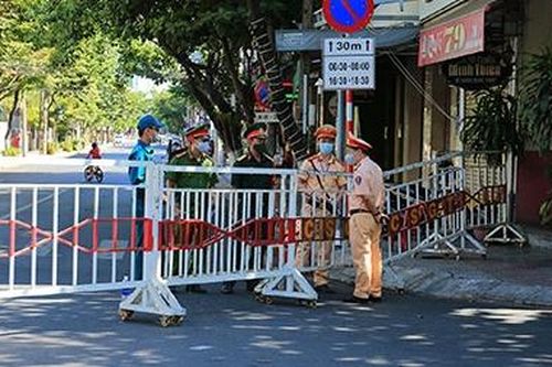 Sống giữa tâm dịch