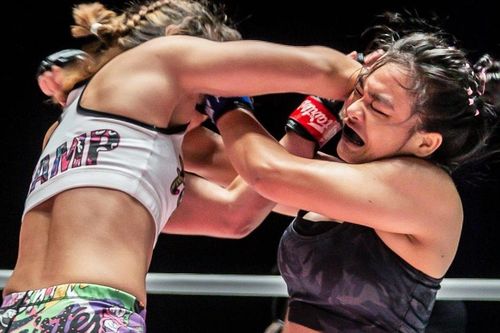 Nữ hoàng Muay Thái hạ knock-out đối thủ trong một hiệp