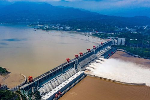 Trung Quốc phát 'báo động vàng' ở Thượng Hải trước bão Hagupit