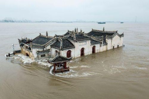 Ổ dịch mới, lũ lụt lịch sử khiến TQ vỡ mộng phục hồi kinh tế