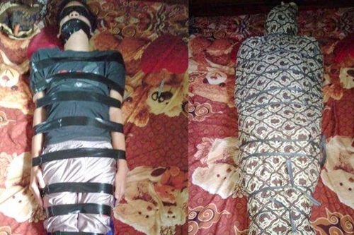 Nam sinh viên bị tố quấn bạn như xác ướp rồi tấn công tình dục