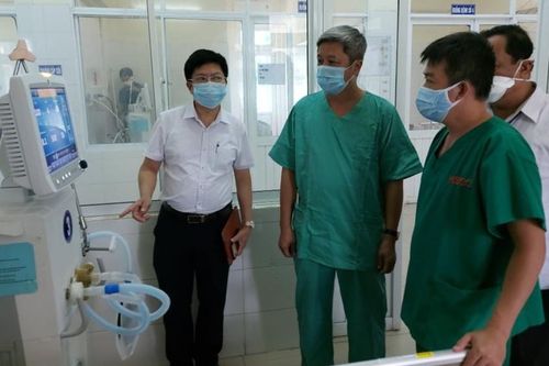 Chuyển bệnh nhân nặng sang BV Phổi Đà Nẵng