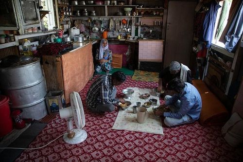 COVID-19 'tàn phá' cuộc sống ở vùng Kashmir như thế nào?