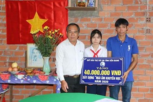 Tiền Giang: Trao Mái ấm khuyến học cho HS hoàn cảnh khó khăn