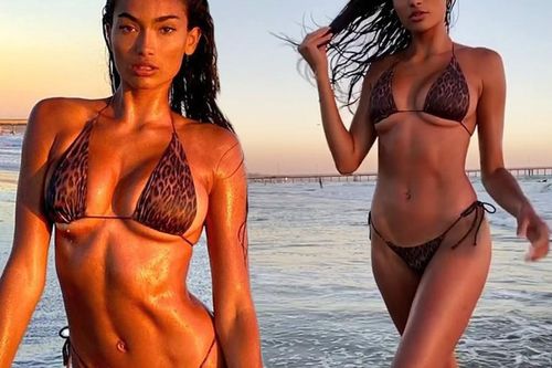 Kelly Gale nóng bỏng 'từng cm' với bikini bé xíu