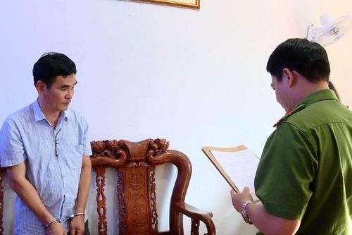 Khởi tố, bắt tạm giam phóng viên cưỡng đoạt tài sản