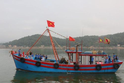 Ngư dân Nghệ An hồ hởi ra khơi sau bão số 2