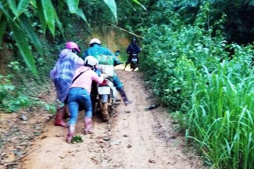 Trắng đêm băng rừng chống dịch bạch hầu ở 'ngôi làng 4 không'