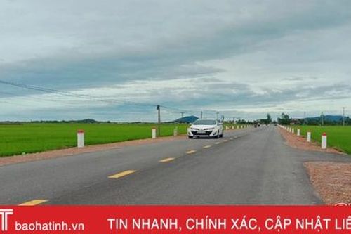 Người dân Hà Tĩnh phấn khởi khi đường đi cầu Trù thay 'áo mới'