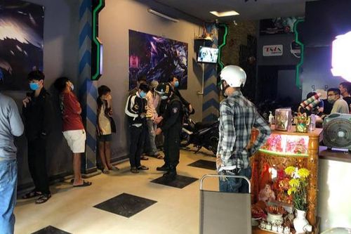 Tiệm game ở Đà Nẵng lén lún mở cửa cho 11 thanh niên vào chơi game bất chấp lệnh giãn cách xã hội