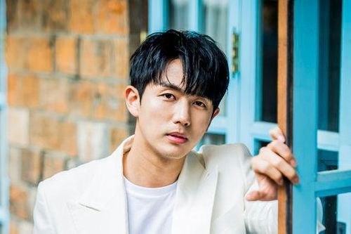 Seulong (2AM) bị cảnh sát bắt giữ, lái xe tông chết người đi đường