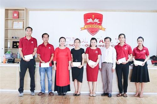 Những nữ cán bộ công đoàn 'Hai giỏi'