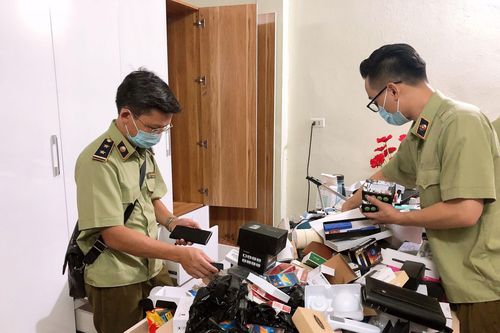 Phát hiện đường dây buôn bán thiết bị gian lận trong thi cử
