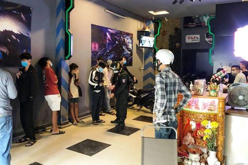 Hàng chục người 'cày' game trong tiệm Internet mở chui giữa dịch COVID-19