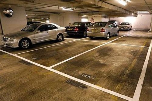 Bãi đỗ xe đắt nhất thế giới ở Hong Kong bán với giá gần 1 triệu USD