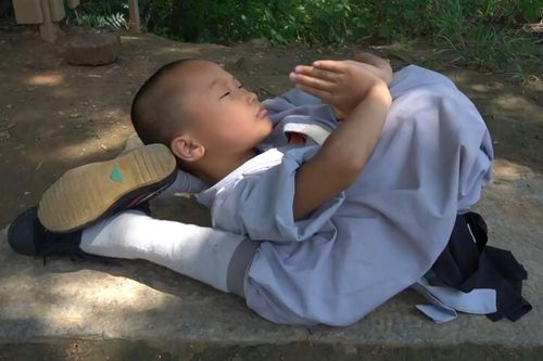 Cậu bé TQ 9 tuổi học võ Thiếu Lâm để bảo vệ gia đình