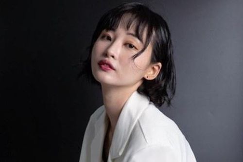 Nữ ca sĩ Hàn đầu tiên công khai đồng tính