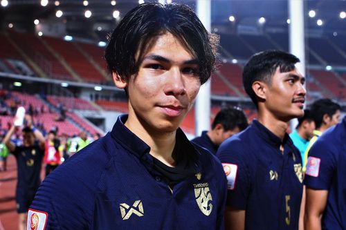 Tuyển thủ U23 Thái Lan có cơ hội đi vào lịch sử khi Fulham thăng hạng