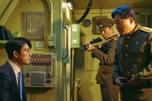 'Steel Rain 2: Summit' khuấy đảo phòng vé Hàn Quốc