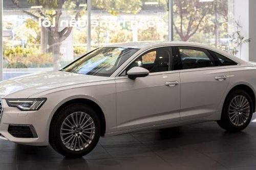 Đối thủ E-Class và BMW Series 5 có mặt ở VN với 'Động cơ của năm 2019'
