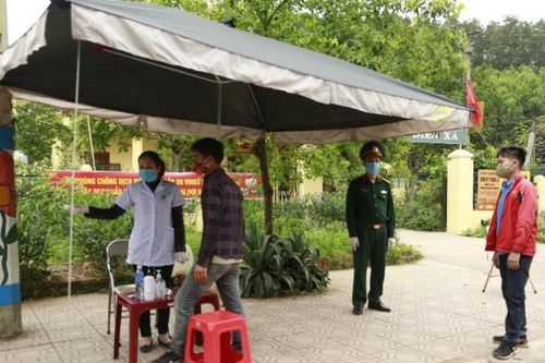 Quảng Ninh lập chốt kiểm soát trên quốc lộ 4B