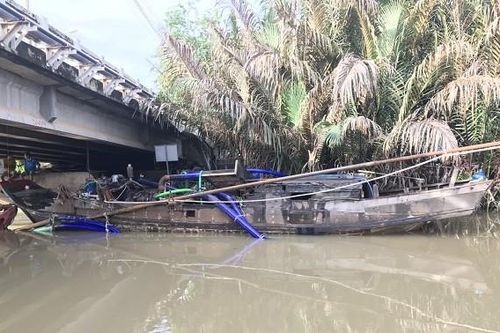 Phát hiện 2 vụ khai thác cát trái phép trên sông Tắc, quận 9