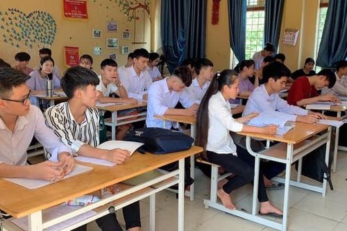 Lào Cai: Hỗ trợ học sinh hoàn cảnh khó khăn thi tốt nghiệp THPT