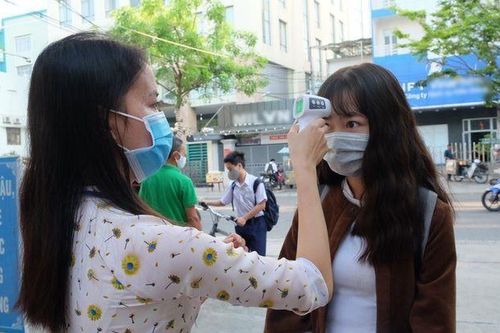 Covid-19: Thầy giáo Đà Nẵng nhắn nhủ học sinh lớp 12 'Chớ than phận khó ai ơi!'