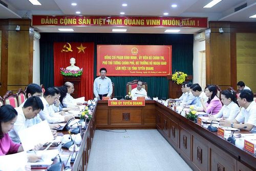 Phó Thủ tướng Phạm Bình Minh làm việc với tỉnh Tuyên Quang