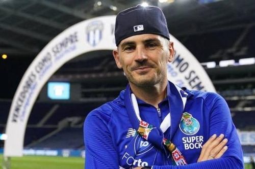 'Thánh Iker' Casillas tuyên bố giã từ sự nghiệp quần đùi áo số ở tuổi 39