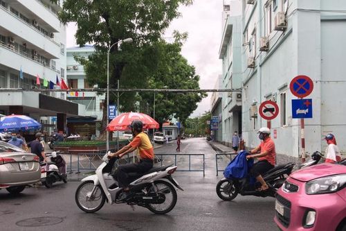 Hải Phòng: Xuất hiện ca nghi nhiễm Covid-19, phong tỏa lối vào Bệnh viện Đa khoa quốc tế