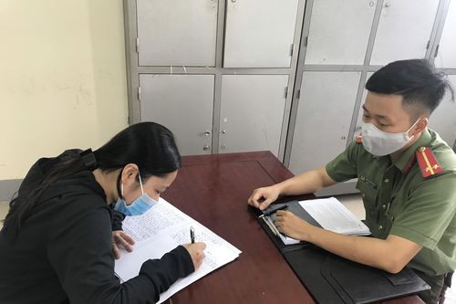 'Câu like' về dịch Covid-19 để bán khẩu trang, thiếu nữ 19 tuổi bị công an triệu tập
