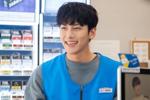 Bị ném đá khi tổ chức sự kiện đông người giữa đại dịch COVID-19, Ji Chang Wook nói gì?