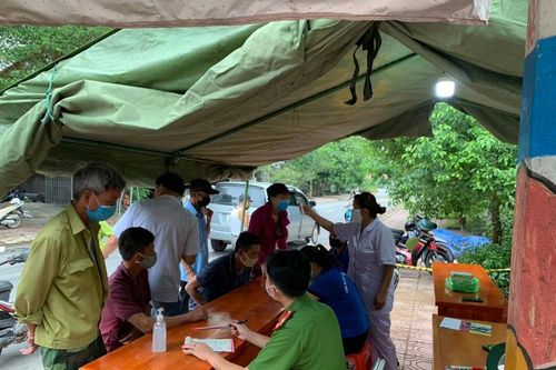 Lạng Sơn có ca nghi nhiễm COVID-19, Quảng Ninh lập chốt kiểm soát trong đêm